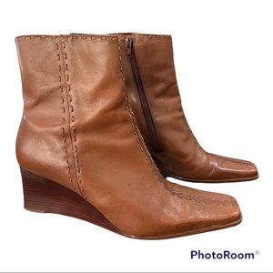 Diba USA Leather Ankle Boot Brown 8 M Zipper 2 1/2” Wood Wedge Stitch Details